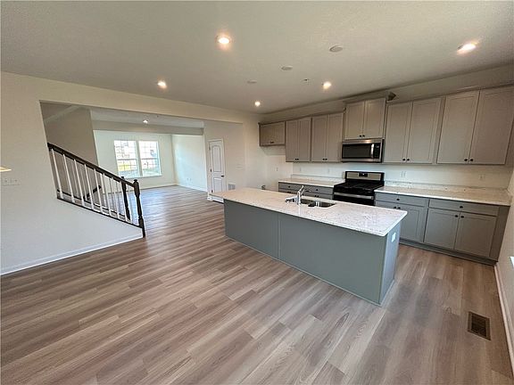 3rd image of 111 Sweetwater Dr