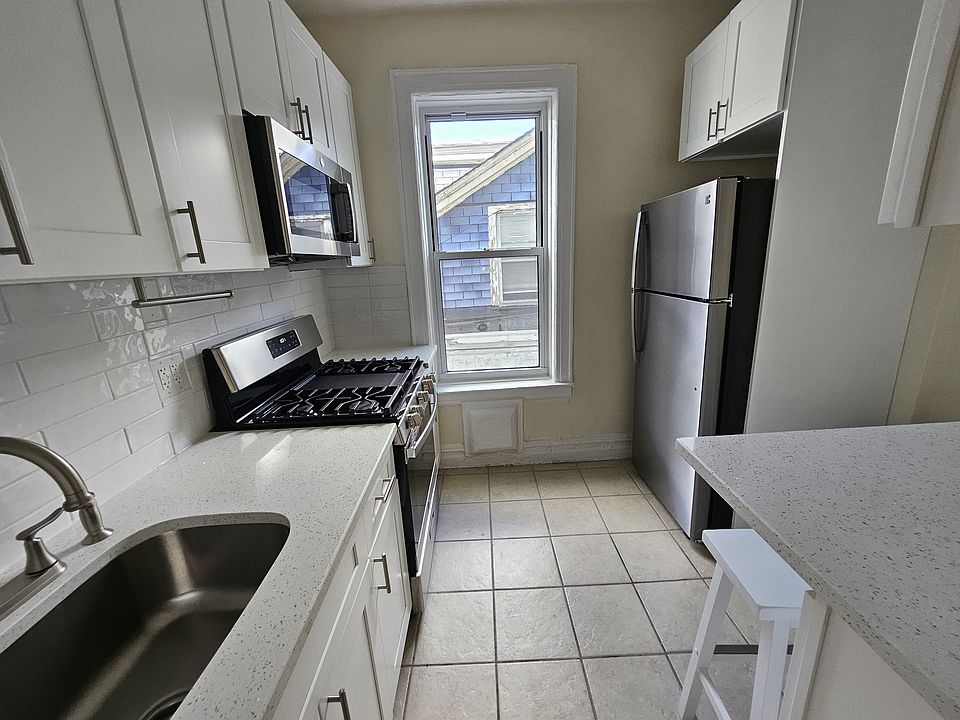 1st image of 2066 E 15th St #2R