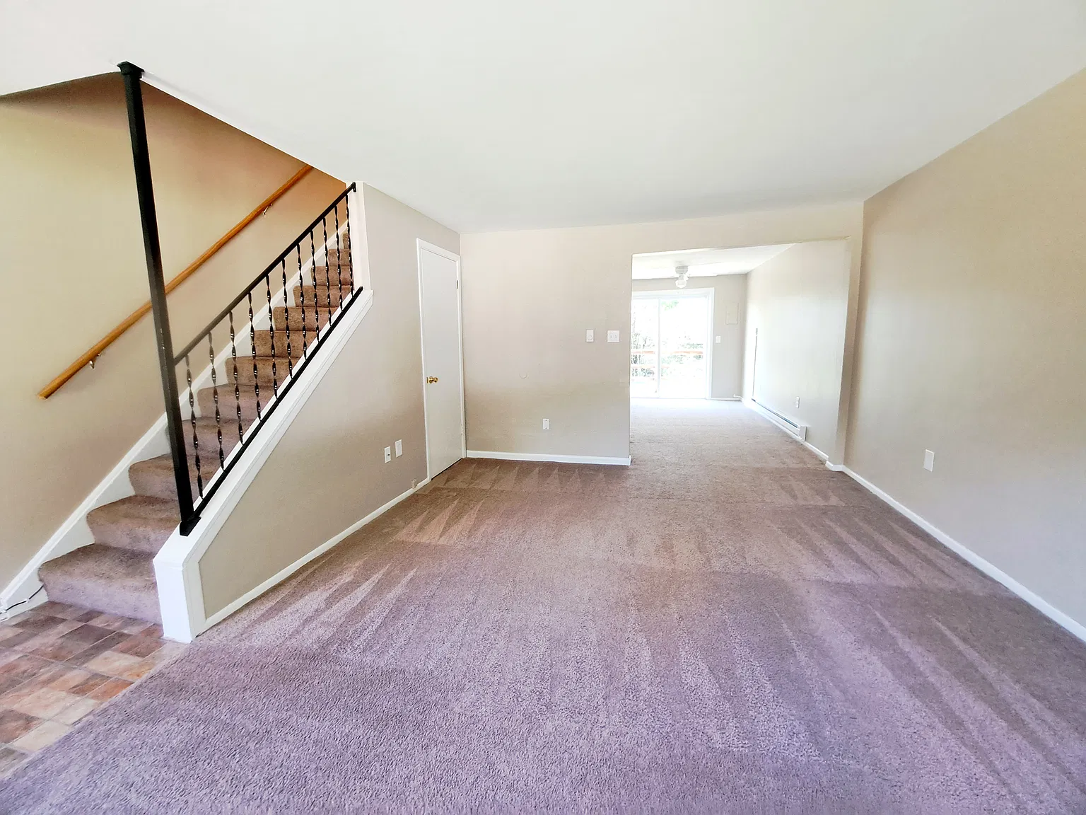 3 bed, 900 sqft, $1,090 — Photo 4