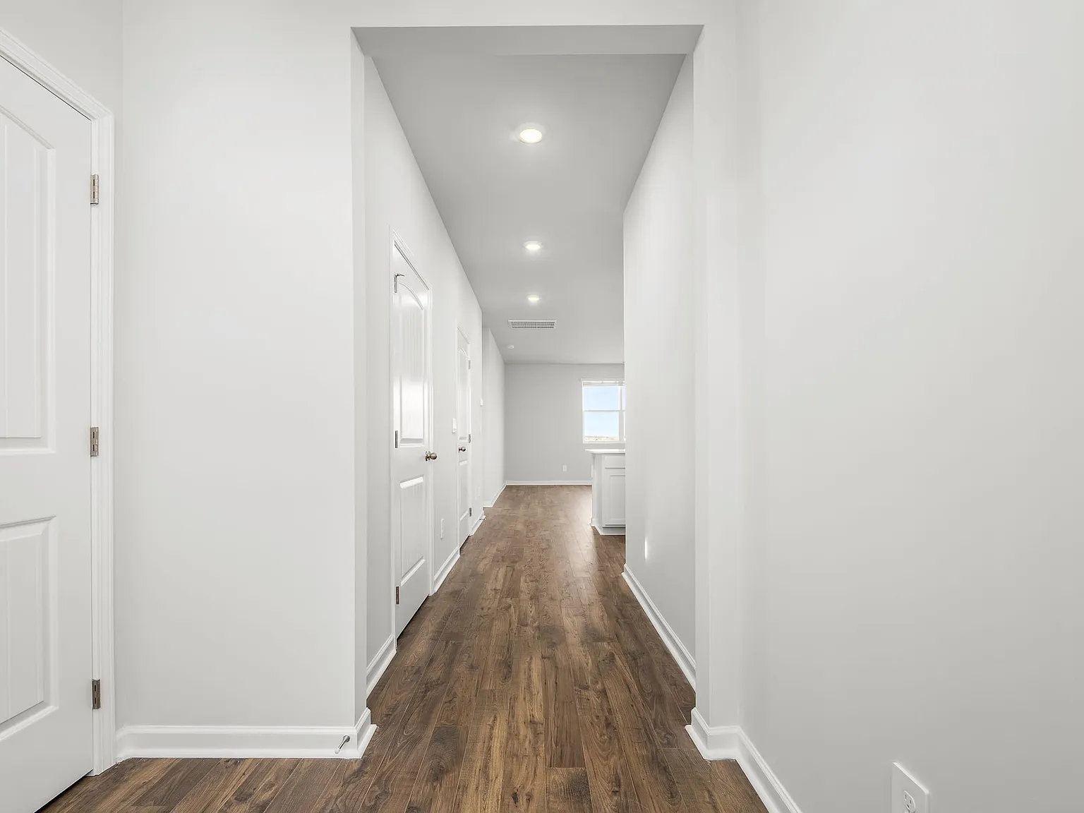 4 bed, 2.5 bath, 2350 sqft, $2,700 — Photo 4