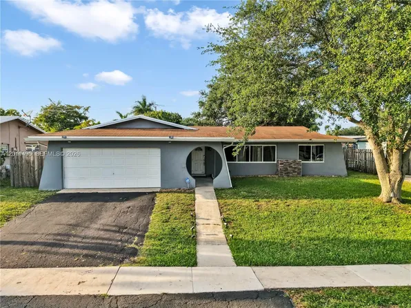 9511 NW 8th St, Pembroke Pines, FL 33024