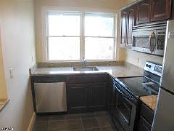 4th image of 298 Claremont Ave