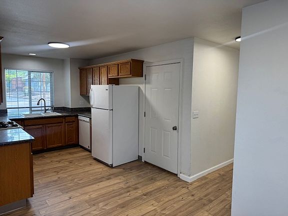 3rd image of 1060 Spring St