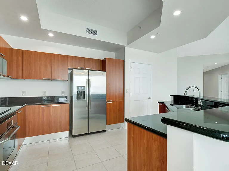 241 Riverside Dr #2509 — Photo 9