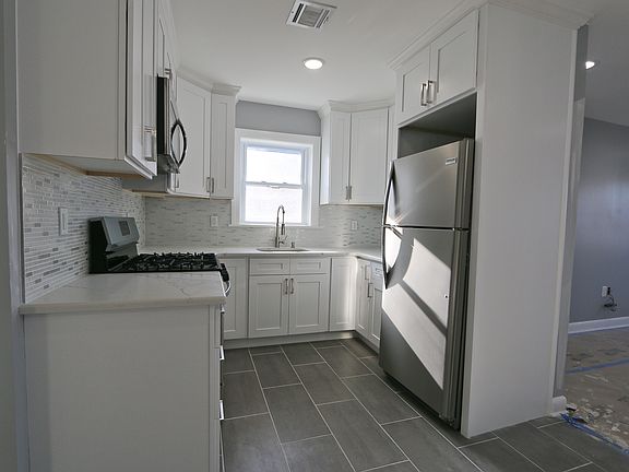 3rd image of 194 Linden Ave #2R