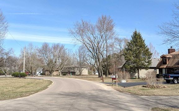 4th image of 881 Holiday Dr