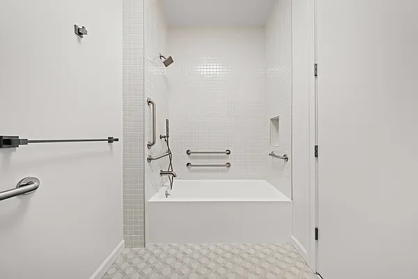 Bathroom, photo 1
