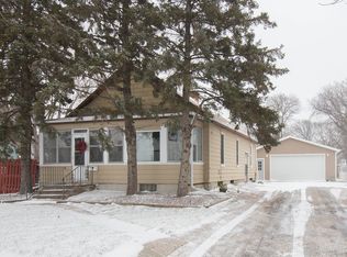 418 24th St S, Fargo, ND 58103
