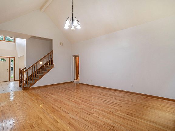 4th image of 184 Westchester Way