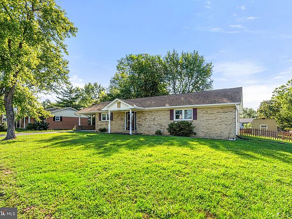 5th image of 302 Fredericktowne Dr