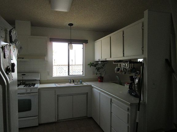 4th image of 4710 Maplewood Dr