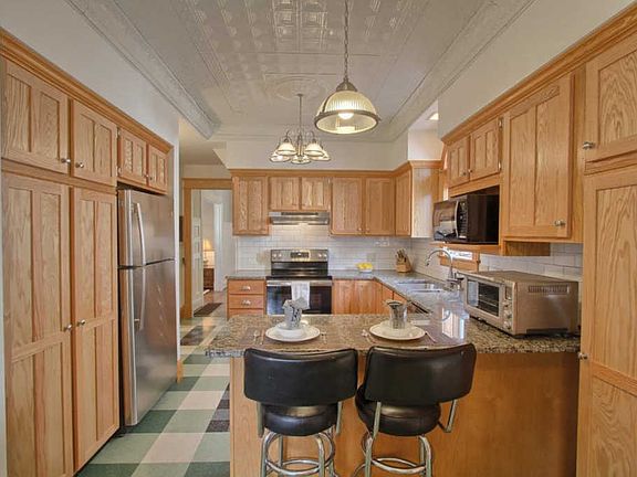 4th image of 3818 Millsbrae Ave