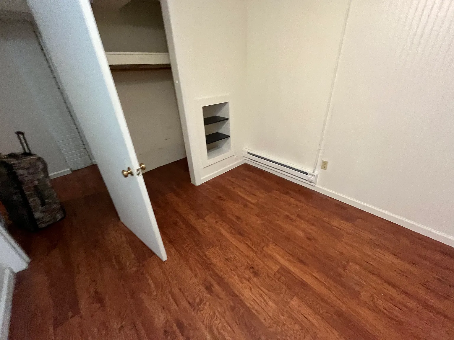 3 bed, 1.5 bath, $330 — Photo 1