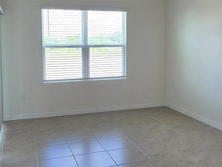 1136 Belfast Pl — Photo 8