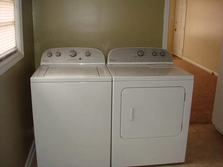 400 W College St — Photo 15
