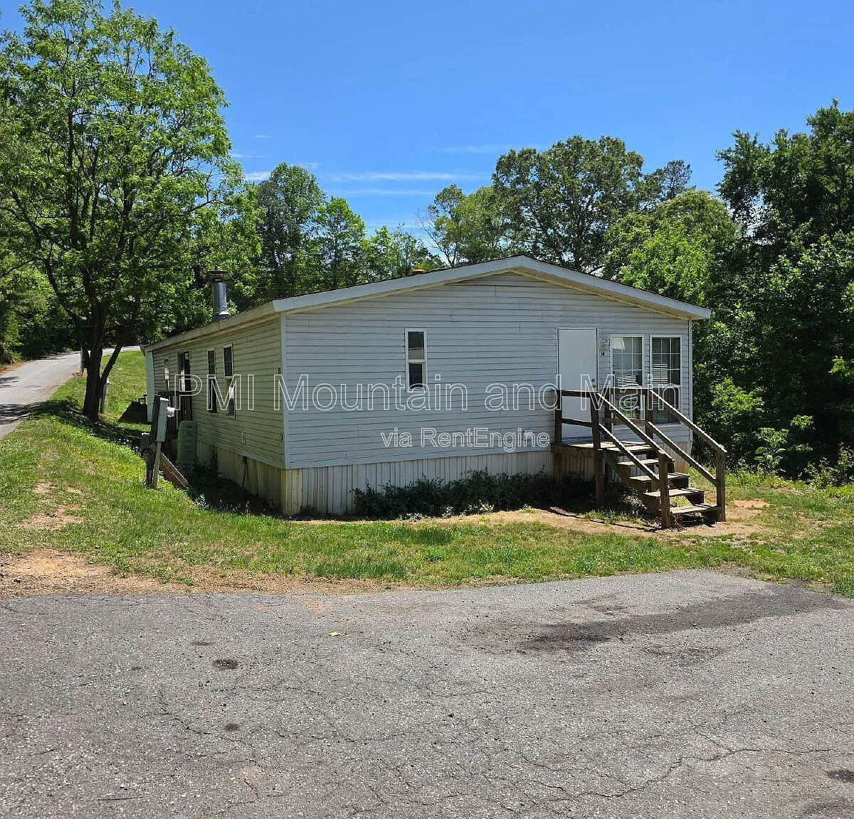 3 bed, 2.0 bath, $1,495 — Photo 1