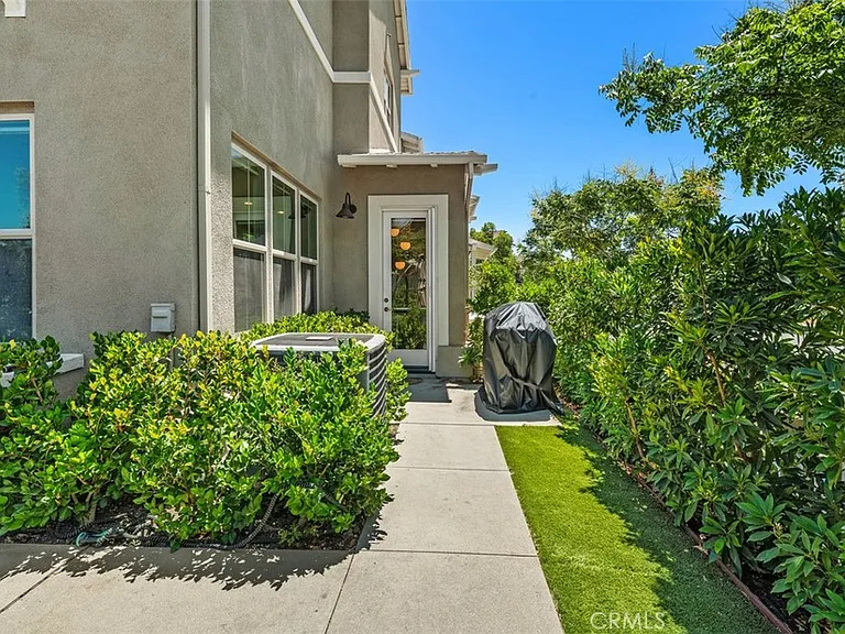 102 Sencillo Pl — Photo 31