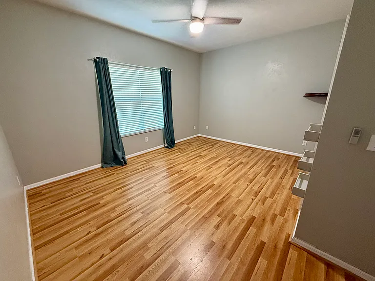 Spacious 2nd bedroom