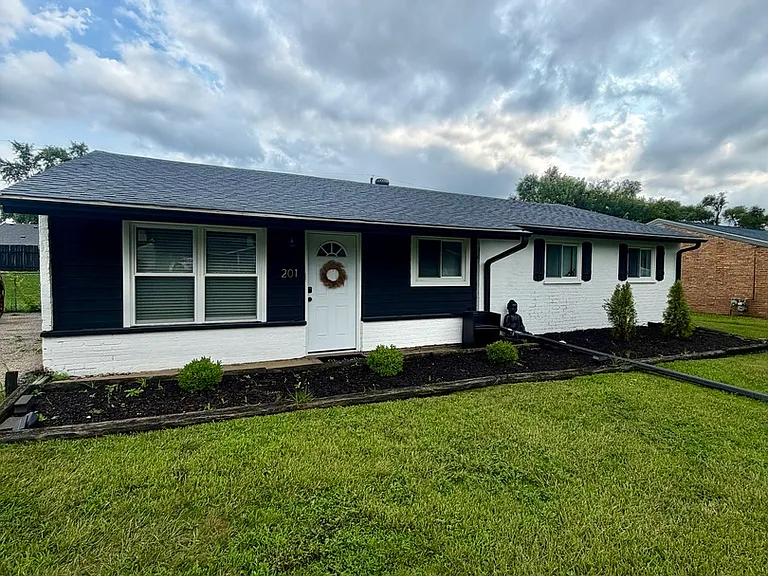 201 Fairwood Dr — Photo 1