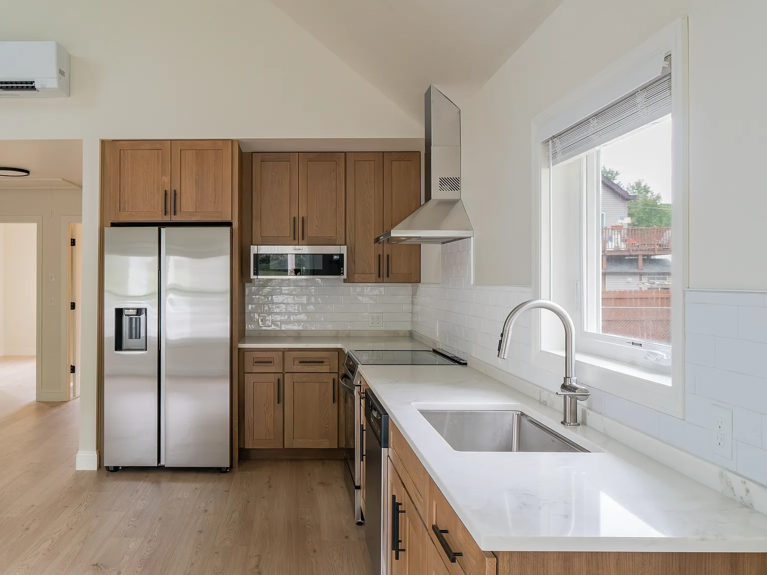 2 bed, 1.5 bath, 880 sqft, $3,200 — Photo 3