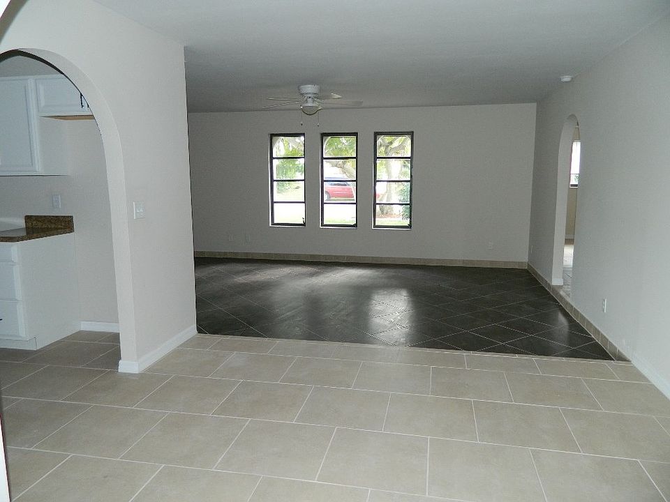 2nd image of 1109 NE 11th St