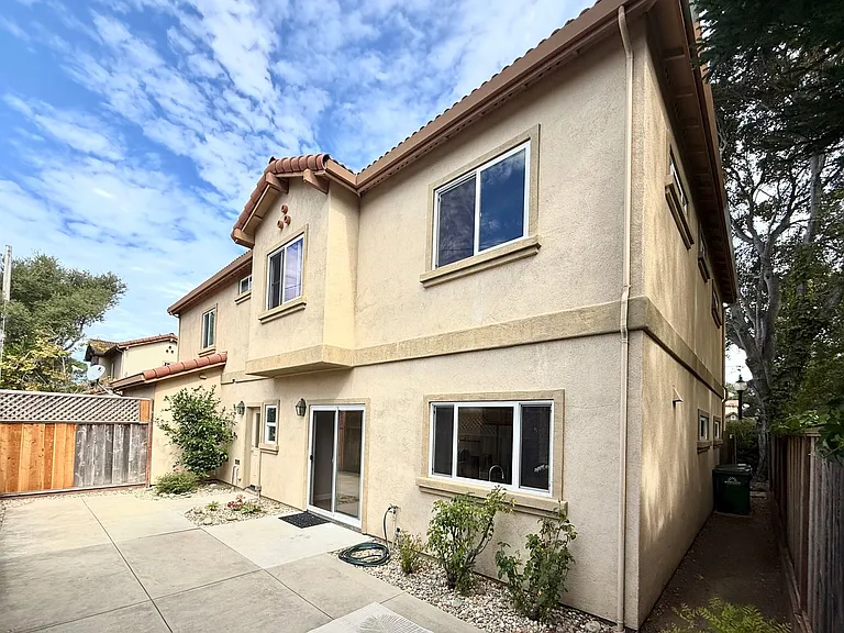 1576 Heritage Ln — Photo 9