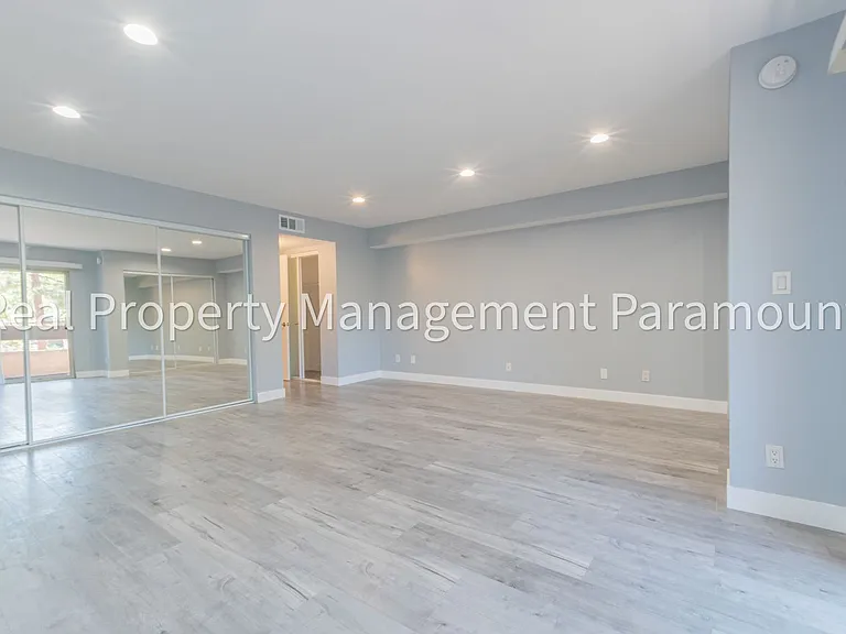 2700 Cahuenga Blvd E #1306 — Photo 23