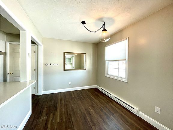 4th image of 11 Meadowlawn Dr Unit 4
