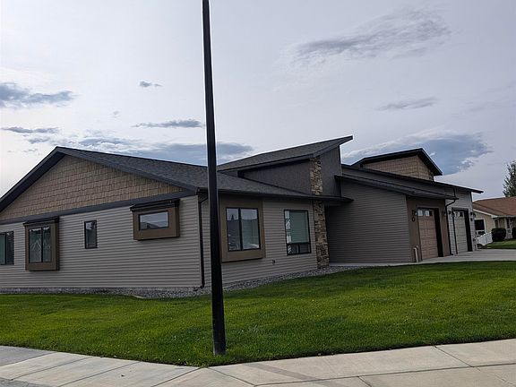 2nd image of 205 Mountain View St