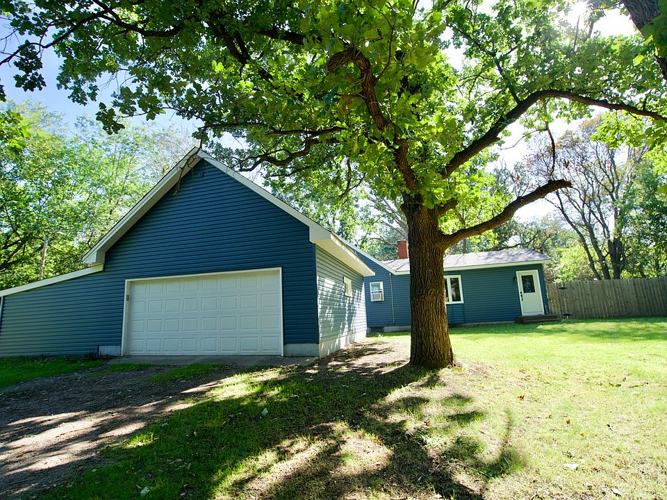 1st image of 625 221st Ave NE