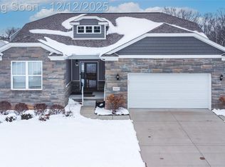 3227 Waverly Woods Ln, Howell, MI 48843