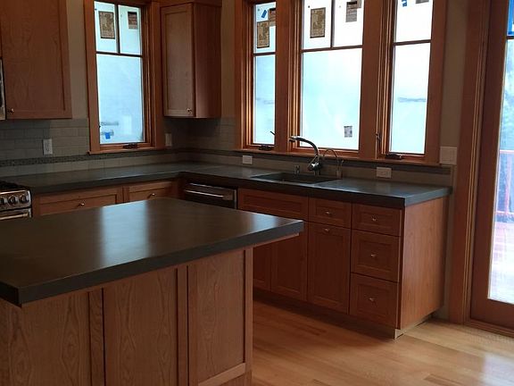 4th image of 443 Ponza Ln