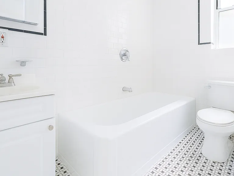 117 W 13th St #35 — Photo 3