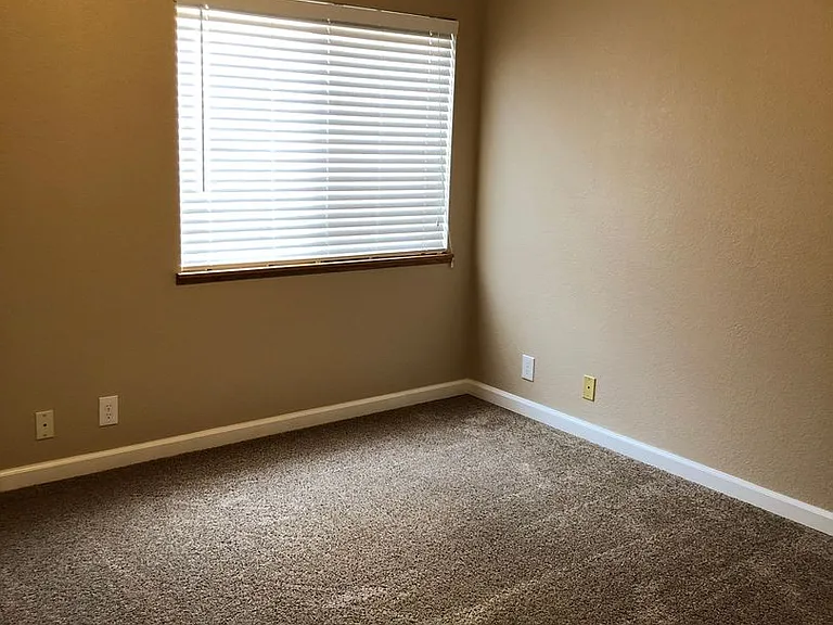 1100 Carolyn St — Photo 12