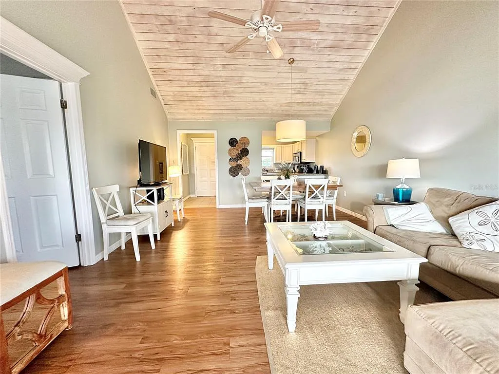 2 bed, 2.0 bath, 980 sqft, $1,650 — Photo 4
