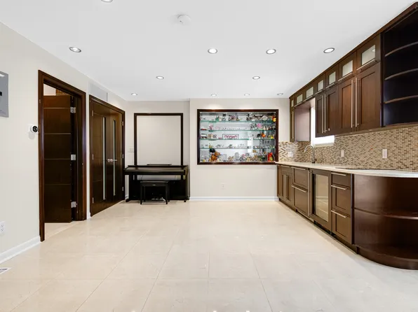 83-18 58th Avenue image 38 of 43