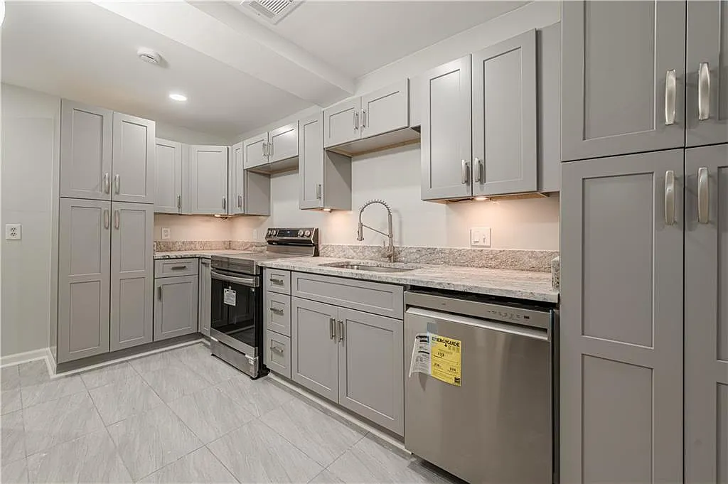 1 bed, 1.0 bath, 1361 sqft, $1,600 — Photo 4