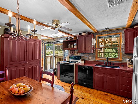 5th image of 19 Hickory Drive