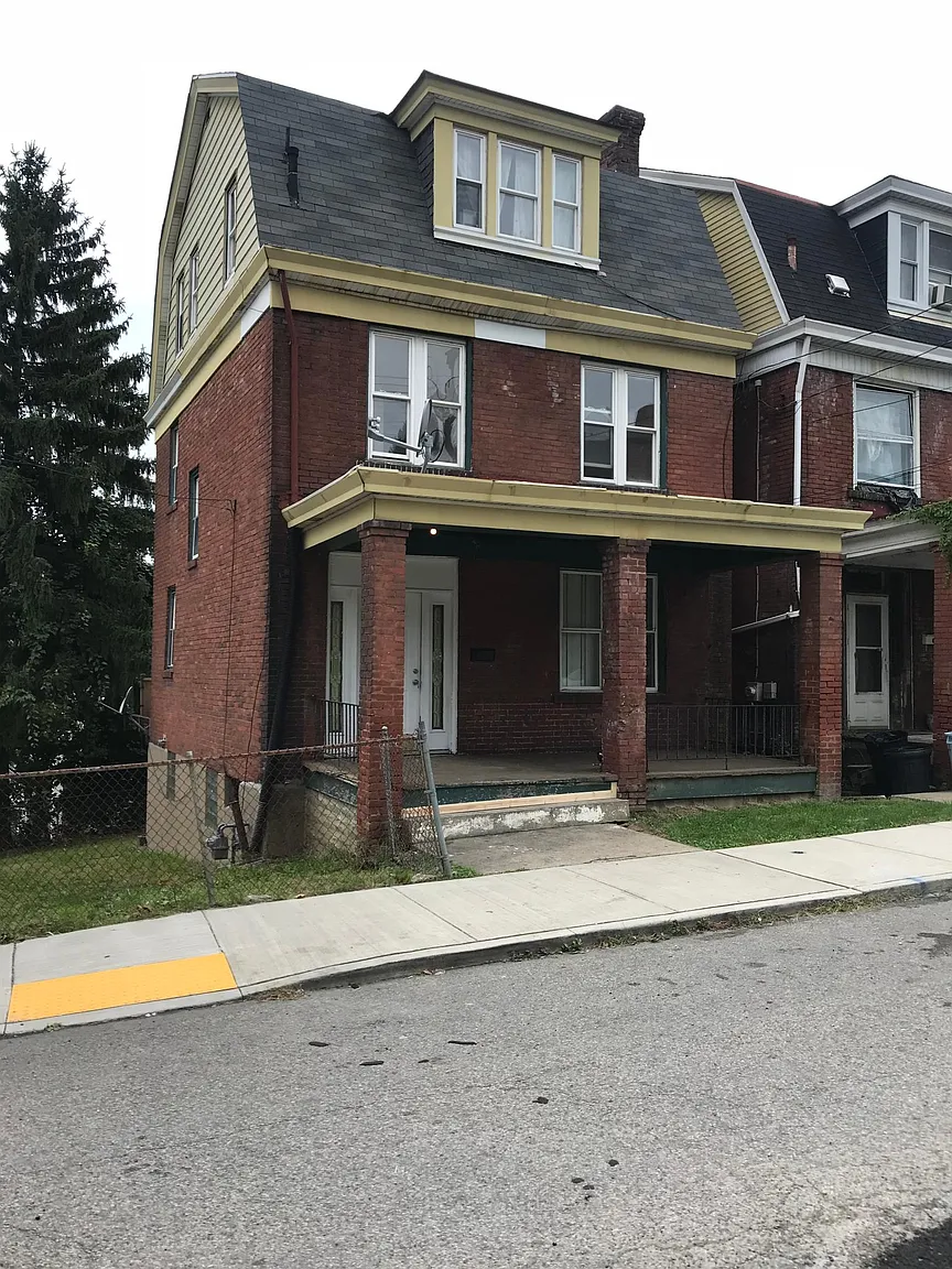 830 Roll St photo 1