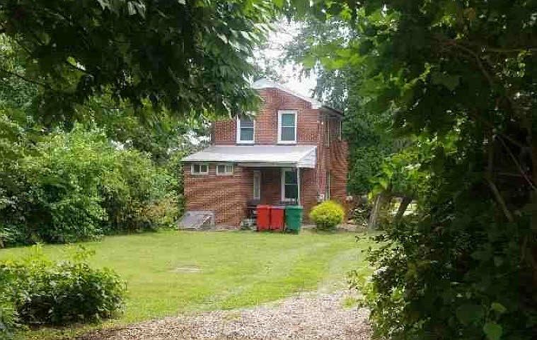 2nd image of 701 Buttonwood St
