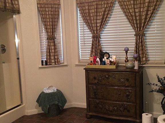 3rd image of 10390 Tulipan Way