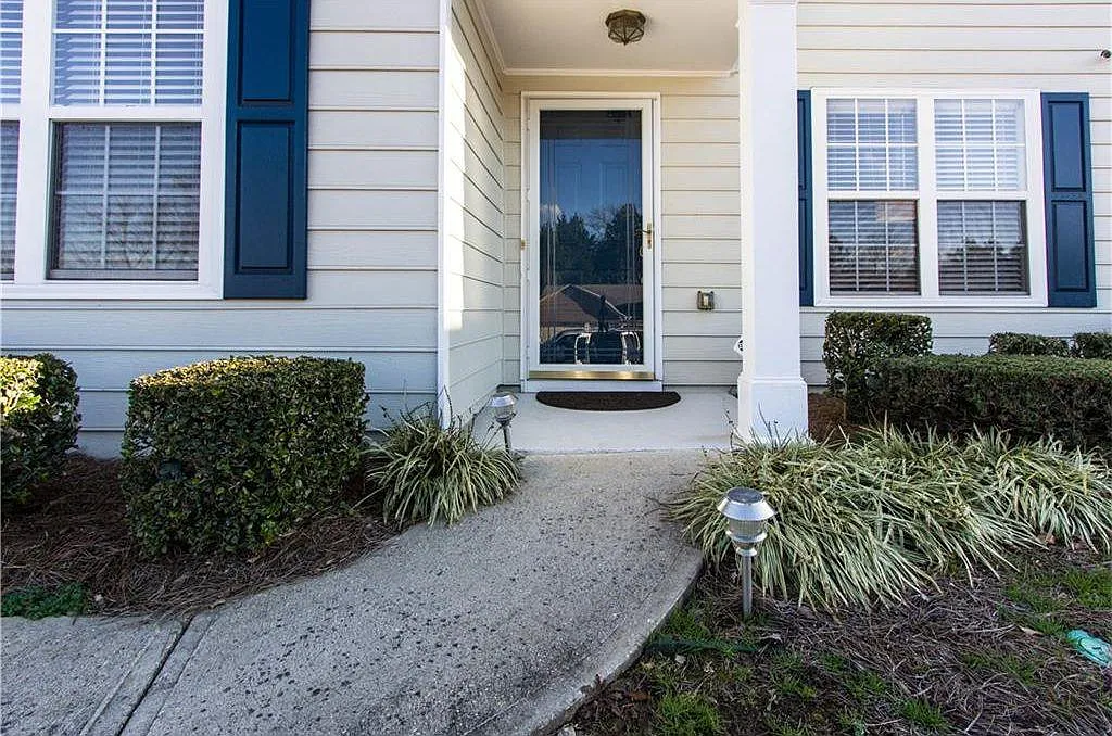 5653 Riverside Walk Dr — Photo 3