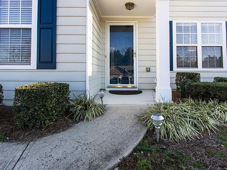 5653 Riverside Walk Dr — Photo 3