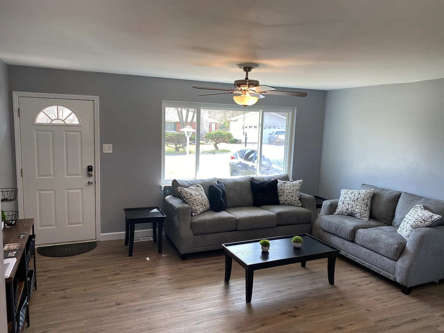10101 Fite Cir — Photo 2