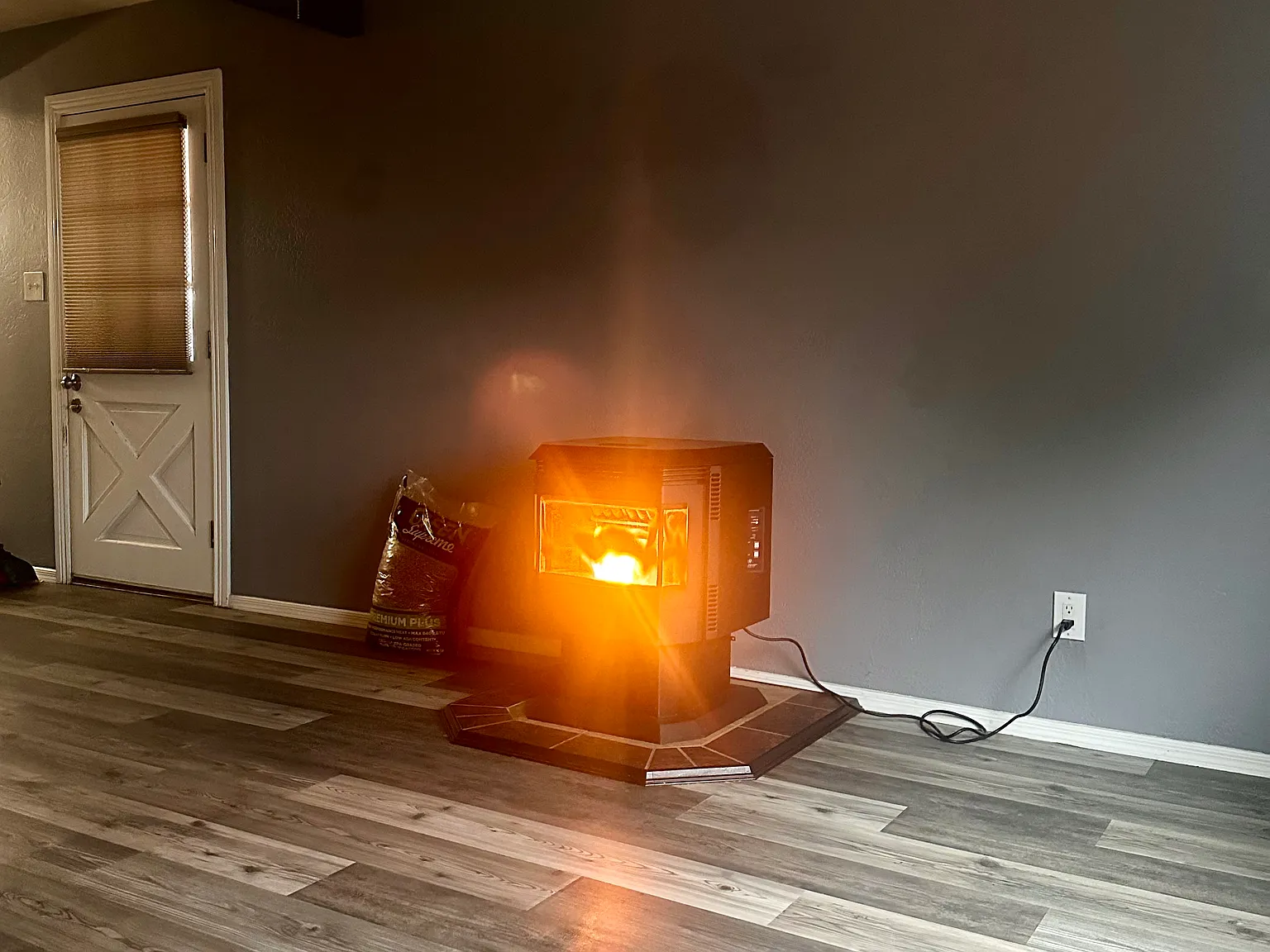 3 bed, 1872 sqft, $3,000 — Photo 1