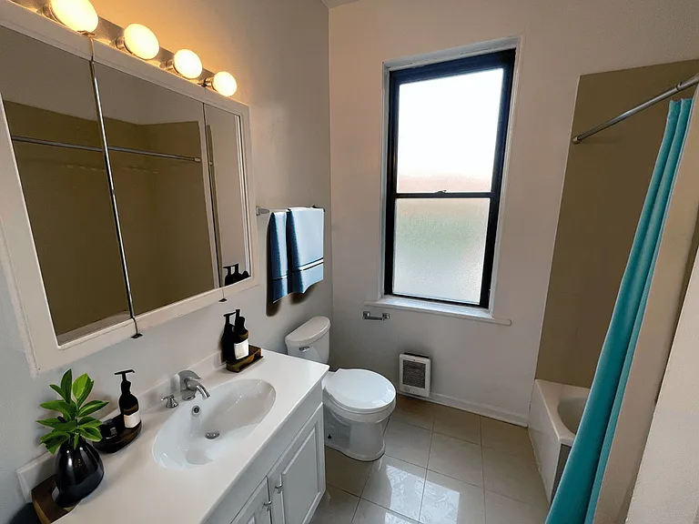 Buena Terrace - 4242 N Sheridan Rd — Photo 7