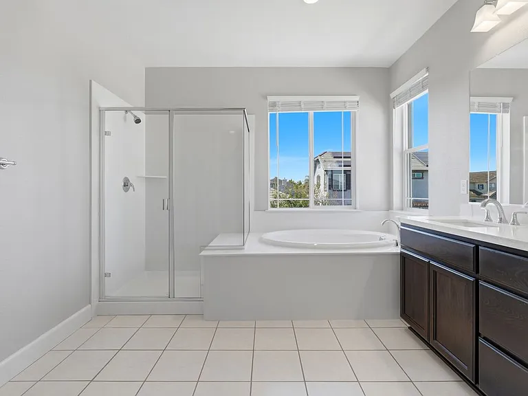 453 Diamond Peak Ln — Photo 4