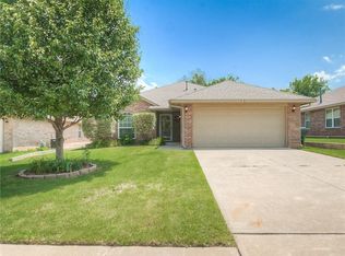 104 Tecumseh Meadows Dr, Norman, OK 73069