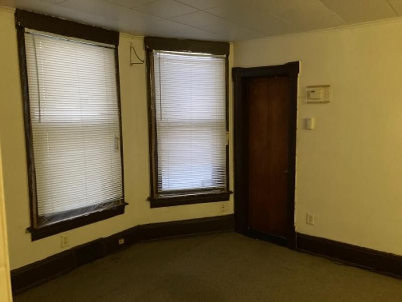 2nd image of 3435 W Kilbourn Ave
