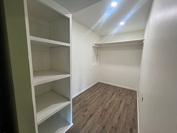 4th image of 1751 Winnett St #1/2